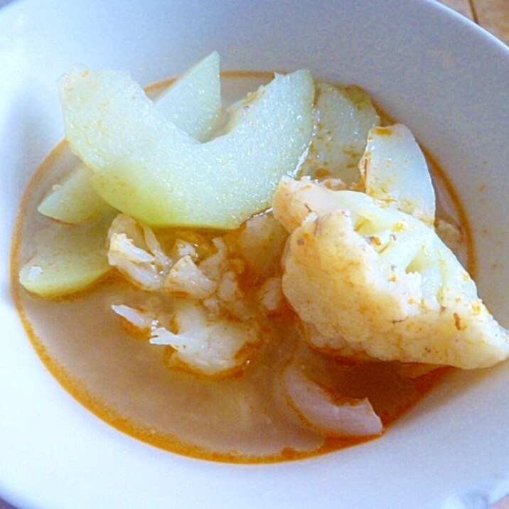 カリフラワーと瓜のピリ辛スープ